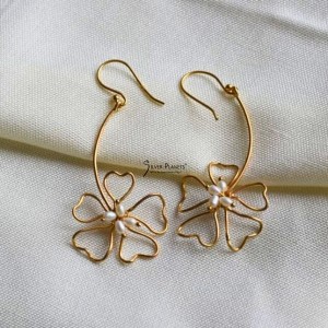 Fashionably floral Earrings